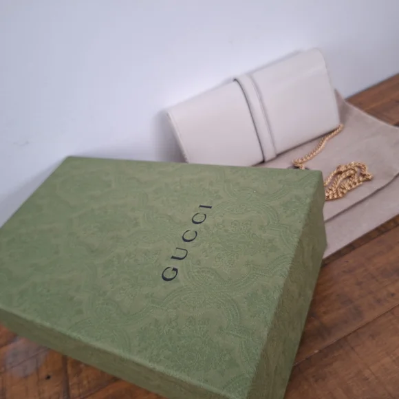 Gucci White Leather Chain Bag - Picture 4 of 7